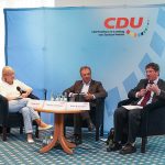 Tierschutzkonferenz in Magdeburg - Frau Undine Kurth, Herr Thomas Leimbach und Herr Prof. Dr. Peter Kunzmann im Gespräch